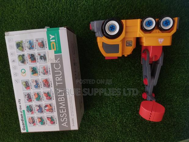 Assembly Toy Hard Plastic Truck With Tools 34x20cm - thumbnail 4