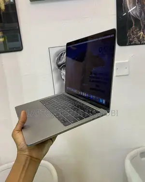 Laptop Apple MacBook Pro 2017 16GB Intel Core I7 SSD 256GB