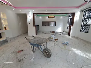 5bdrm Maisonette in Gateway Mall Area for rent