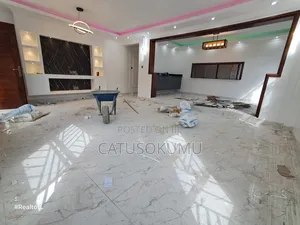 5bdrm Maisonette in Gateway Mall Area for rent