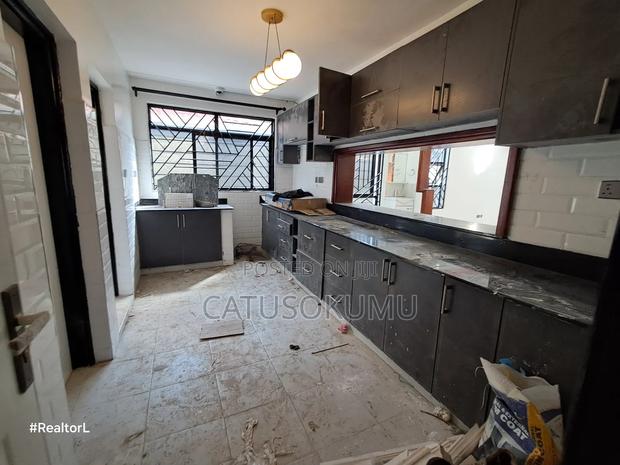 5bdrm Maisonette in Gateway Mall Area for rent - thumbnail 6