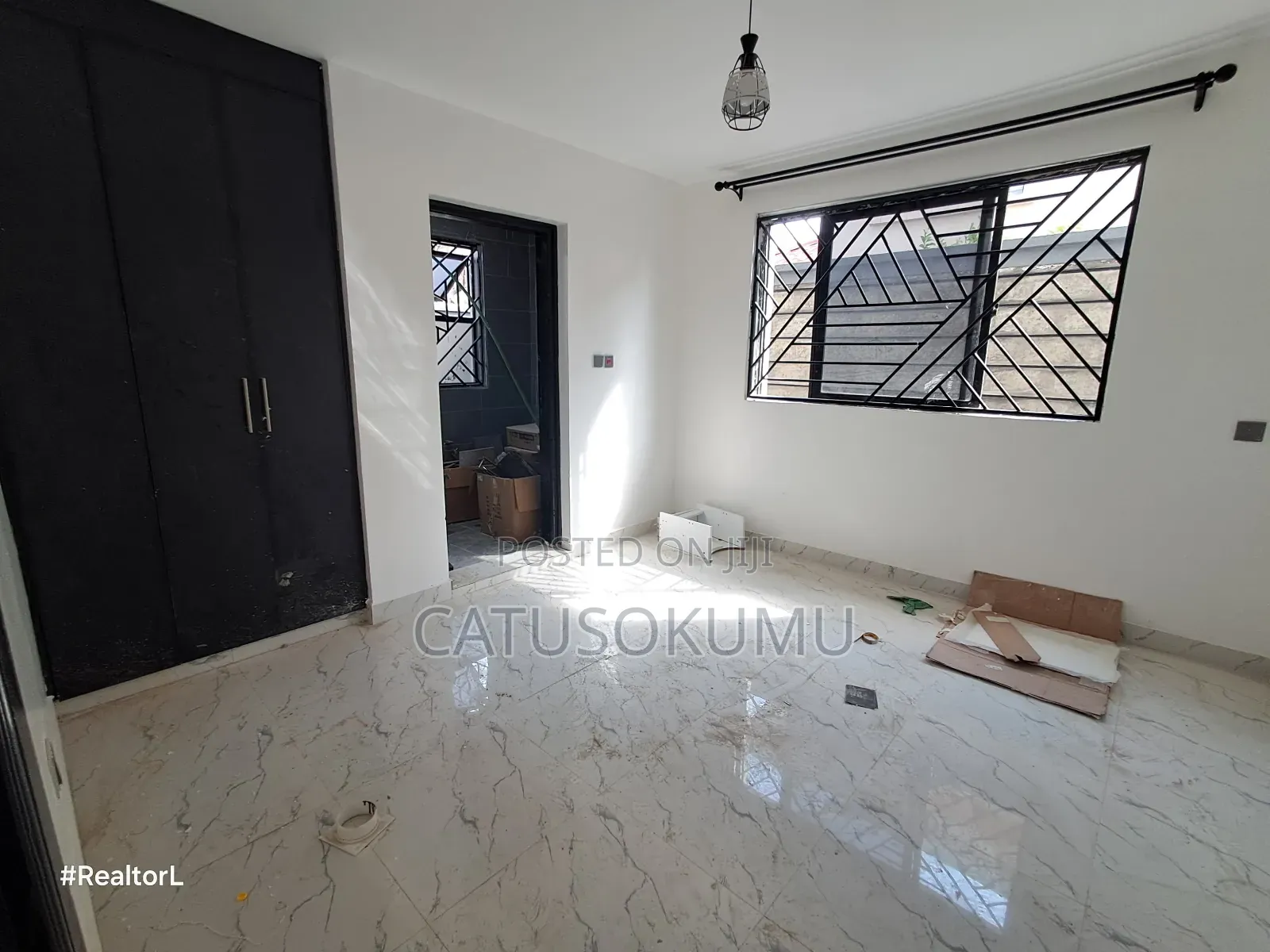 5bdrm Maisonette in Gateway Mall Area for rent