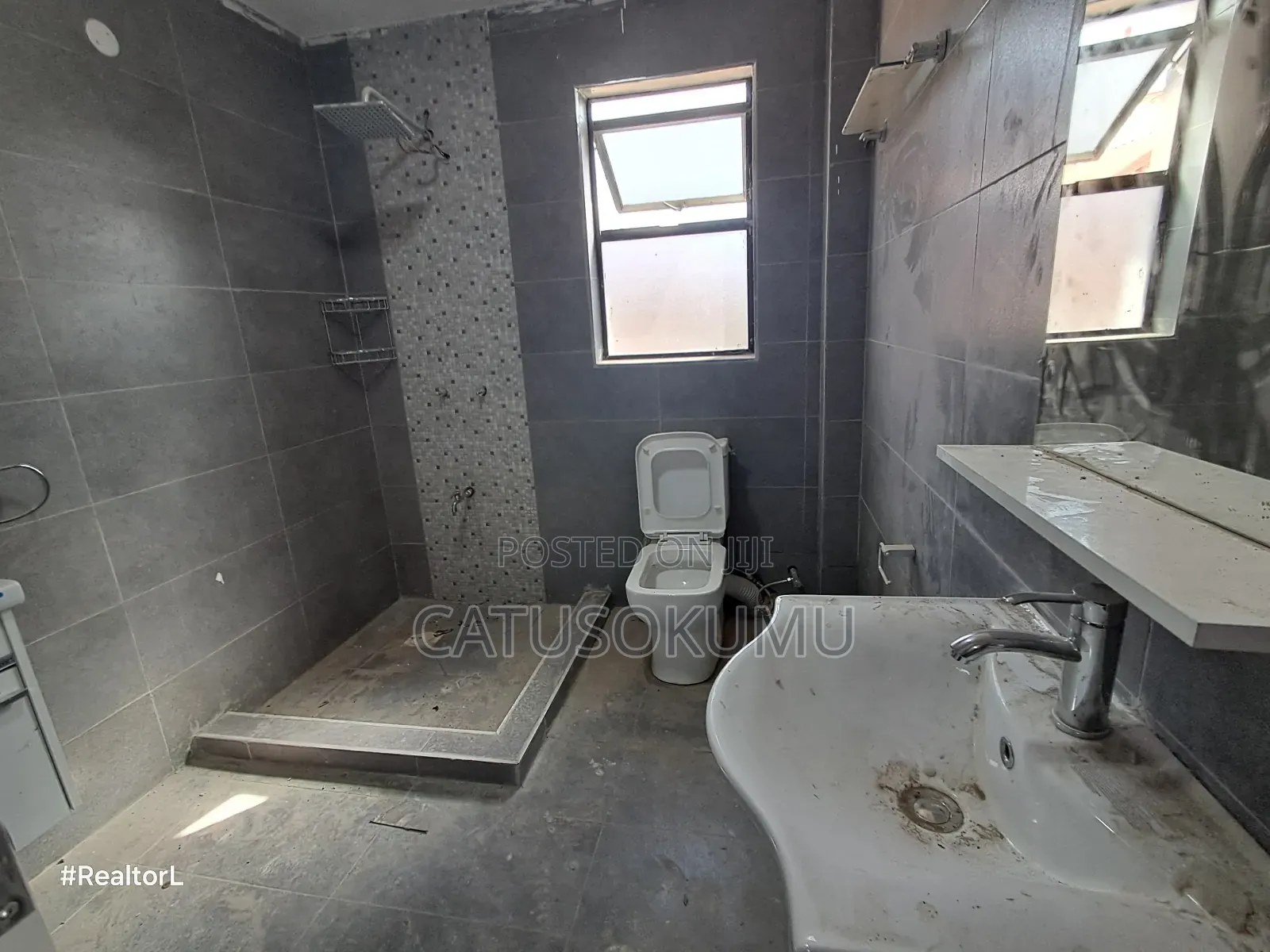 5bdrm Maisonette in Gateway Mall Area for rent