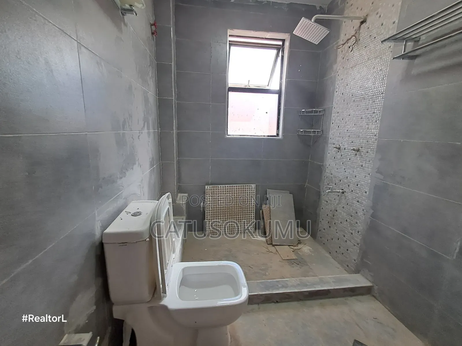 5bdrm Maisonette in Gateway Mall Area for rent