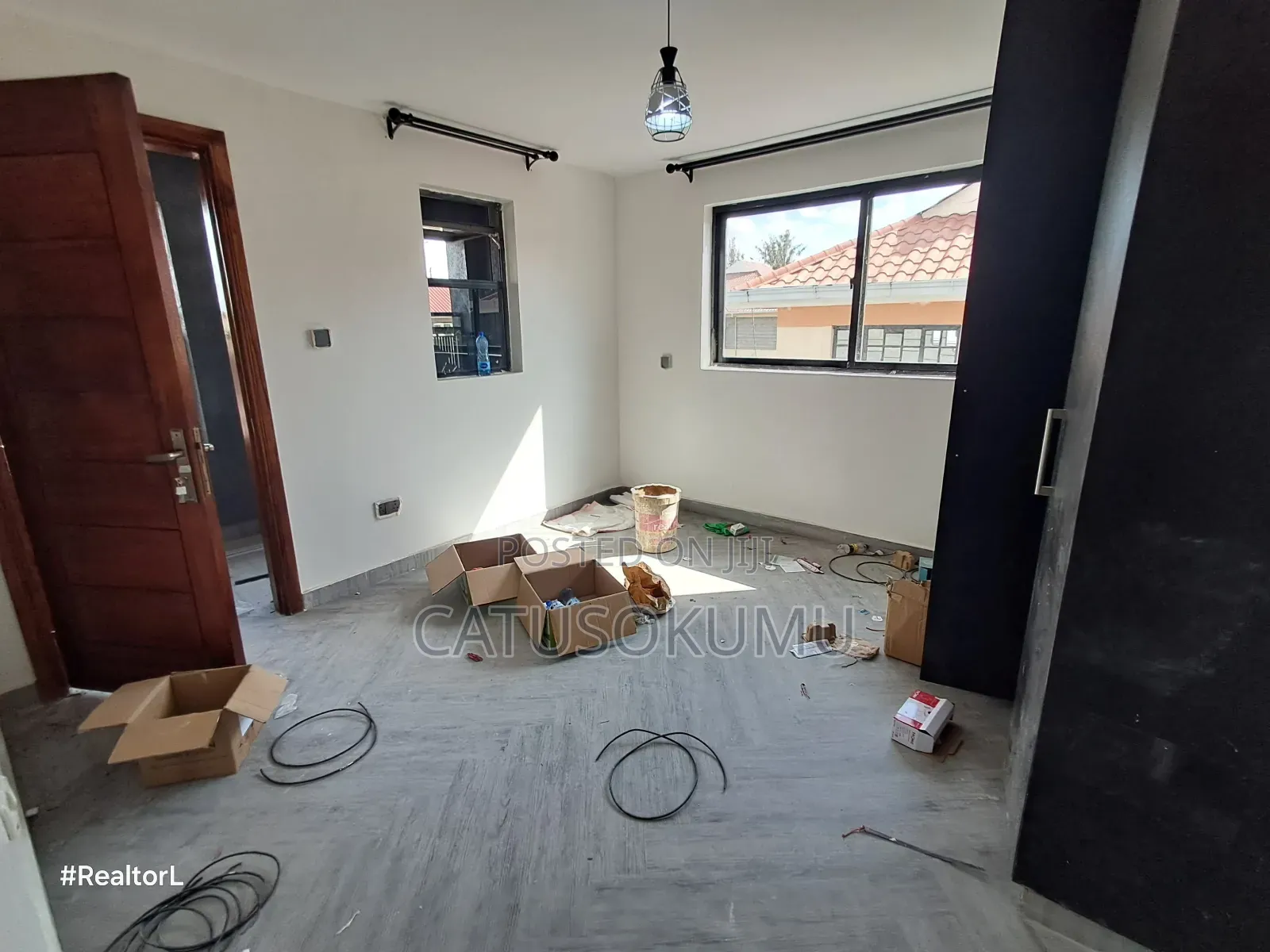 5bdrm Maisonette in Gateway Mall Area for rent