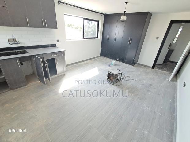 5bdrm Maisonette in Gateway Mall Area for rent - thumbnail 15
