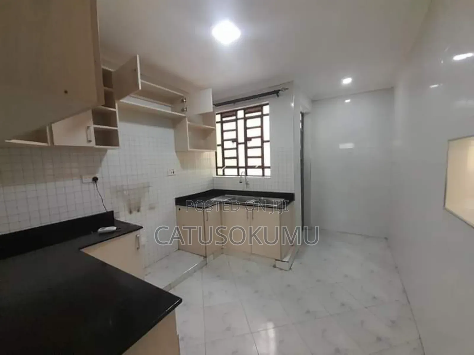 4bdrm Maisonette in Gateway Mall Area for rent