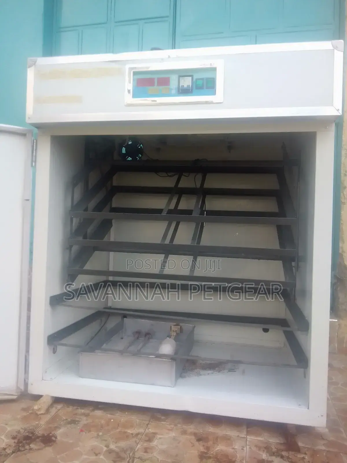 Used 528 Chicken Eggs Automatic Incubator