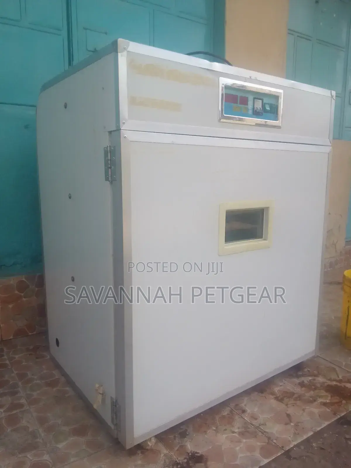 Used 528 Chicken Eggs Automatic Incubator