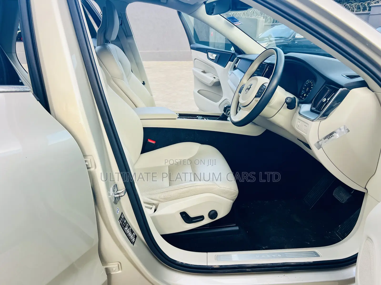 Volvo XC60 T5 Inscription AWD 2019 Gold