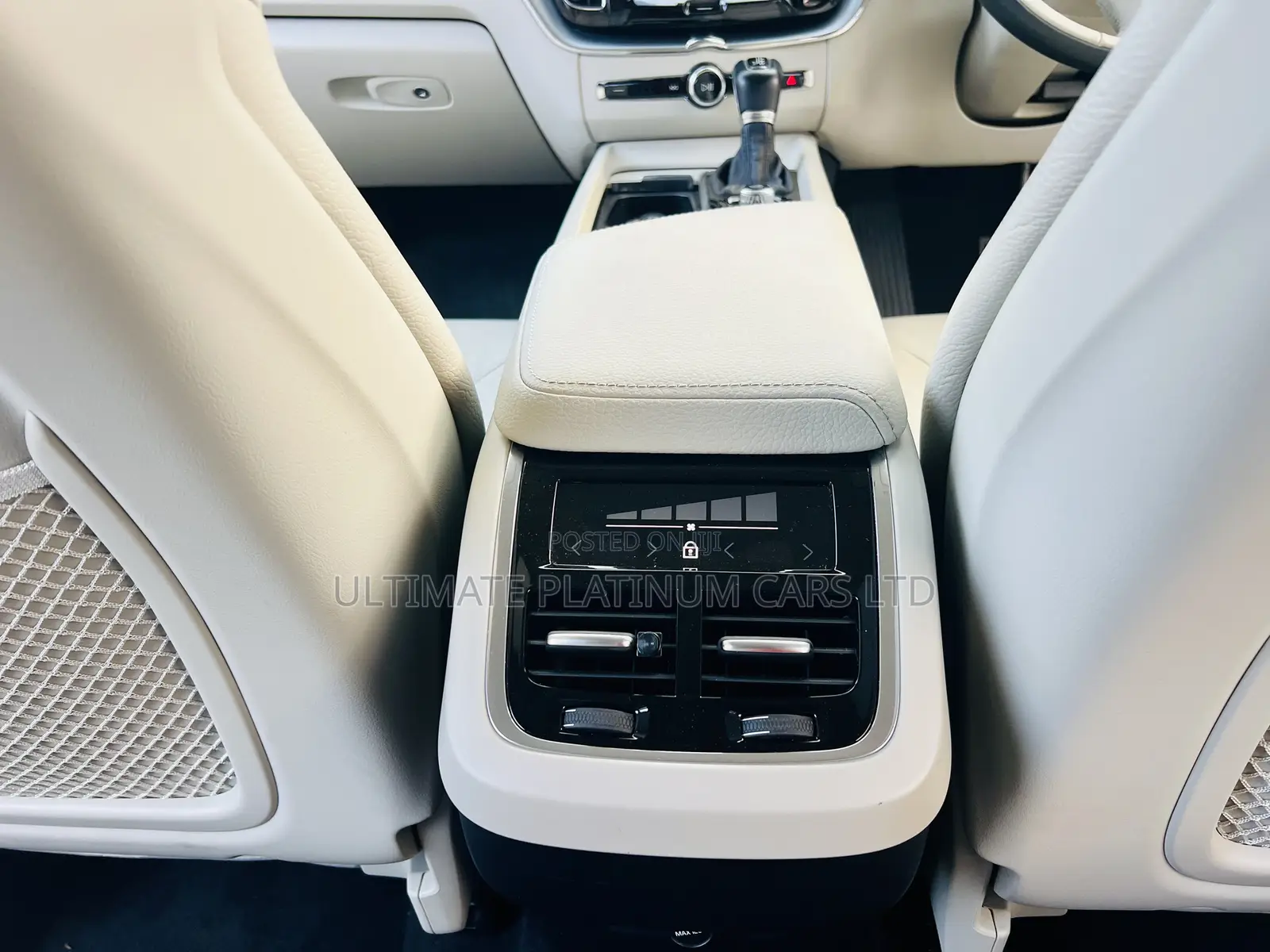 Volvo XC60 T5 Inscription AWD 2019 Gold