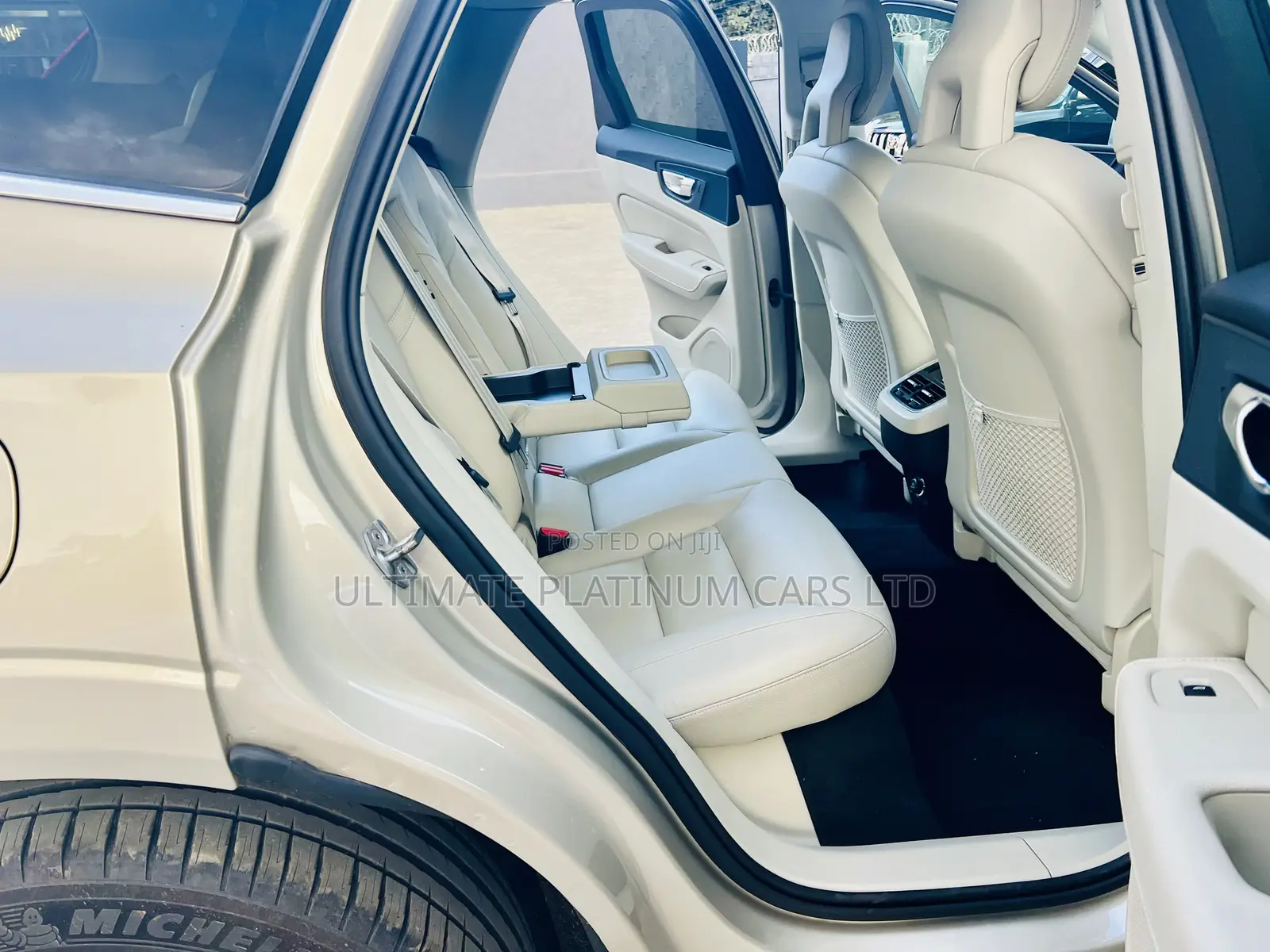 Volvo XC60 T5 Inscription AWD 2019 Gold