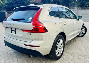 Volvo XC60 T5 Inscription AWD 2019 Gold