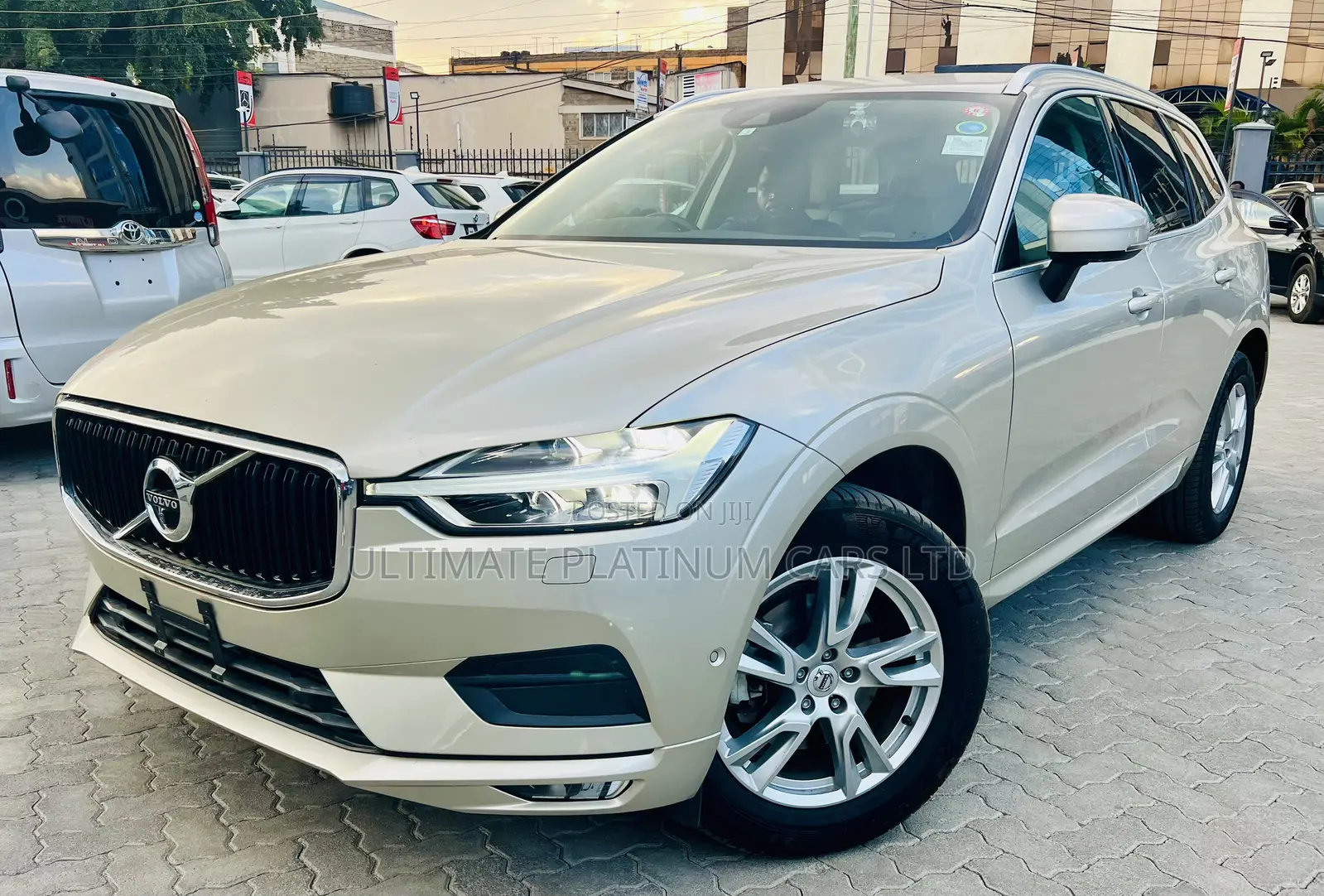 Volvo XC60 T5 Inscription AWD 2019 Gold