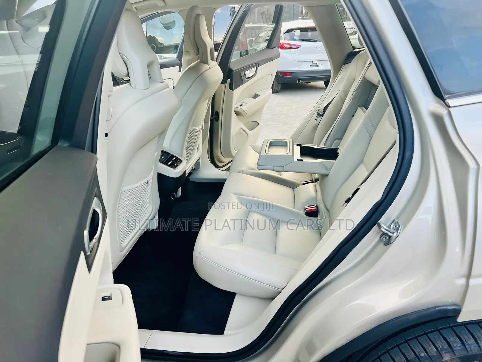 Volvo XC60 T5 Inscription AWD 2019 Gold