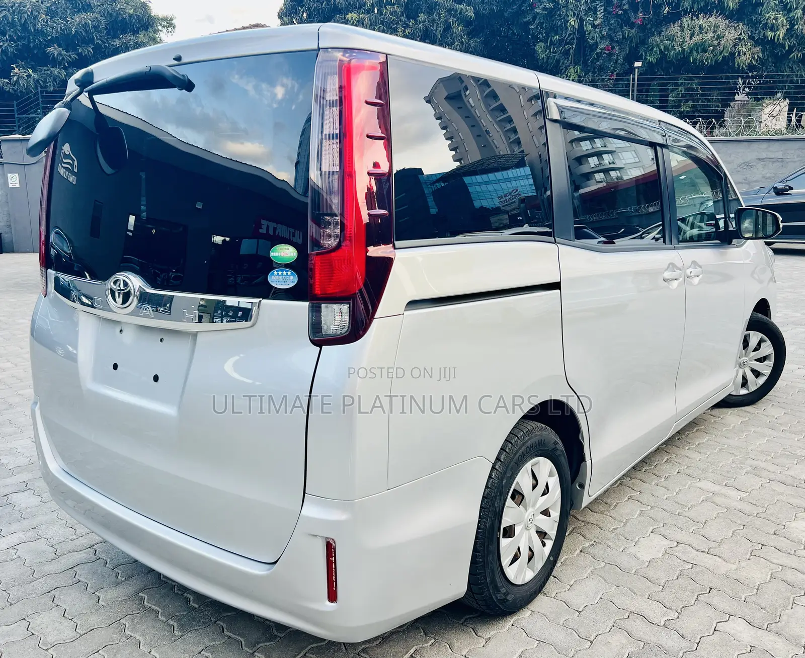 Toyota Noah 2.0 AWD (8 Seater) 2017 Silver