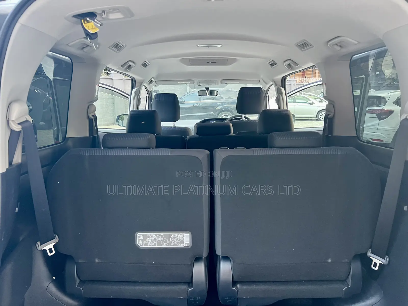 Toyota Noah 2.0 AWD (8 Seater) 2017 Silver