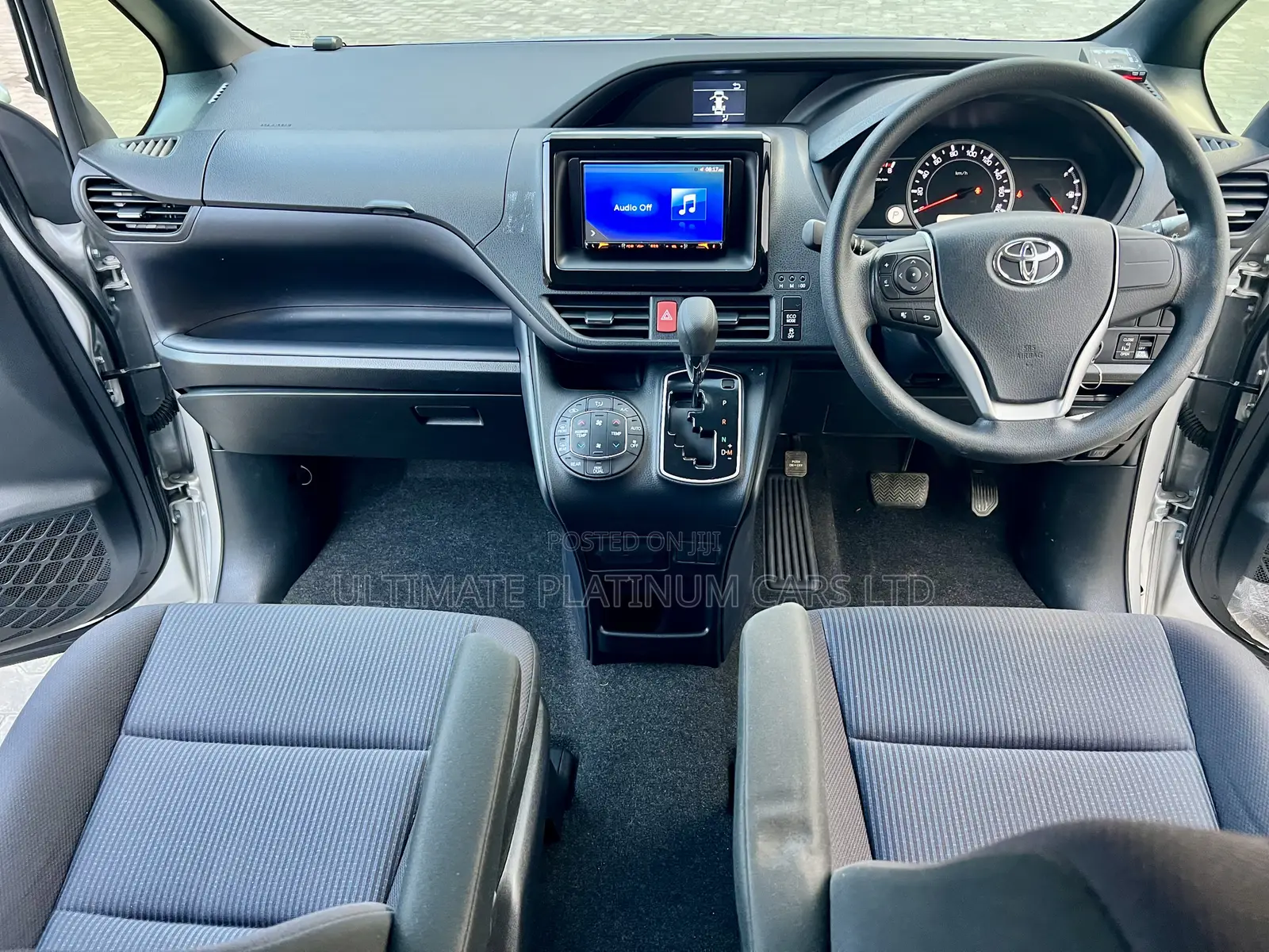 Toyota Noah 2.0 AWD (8 Seater) 2017 Silver