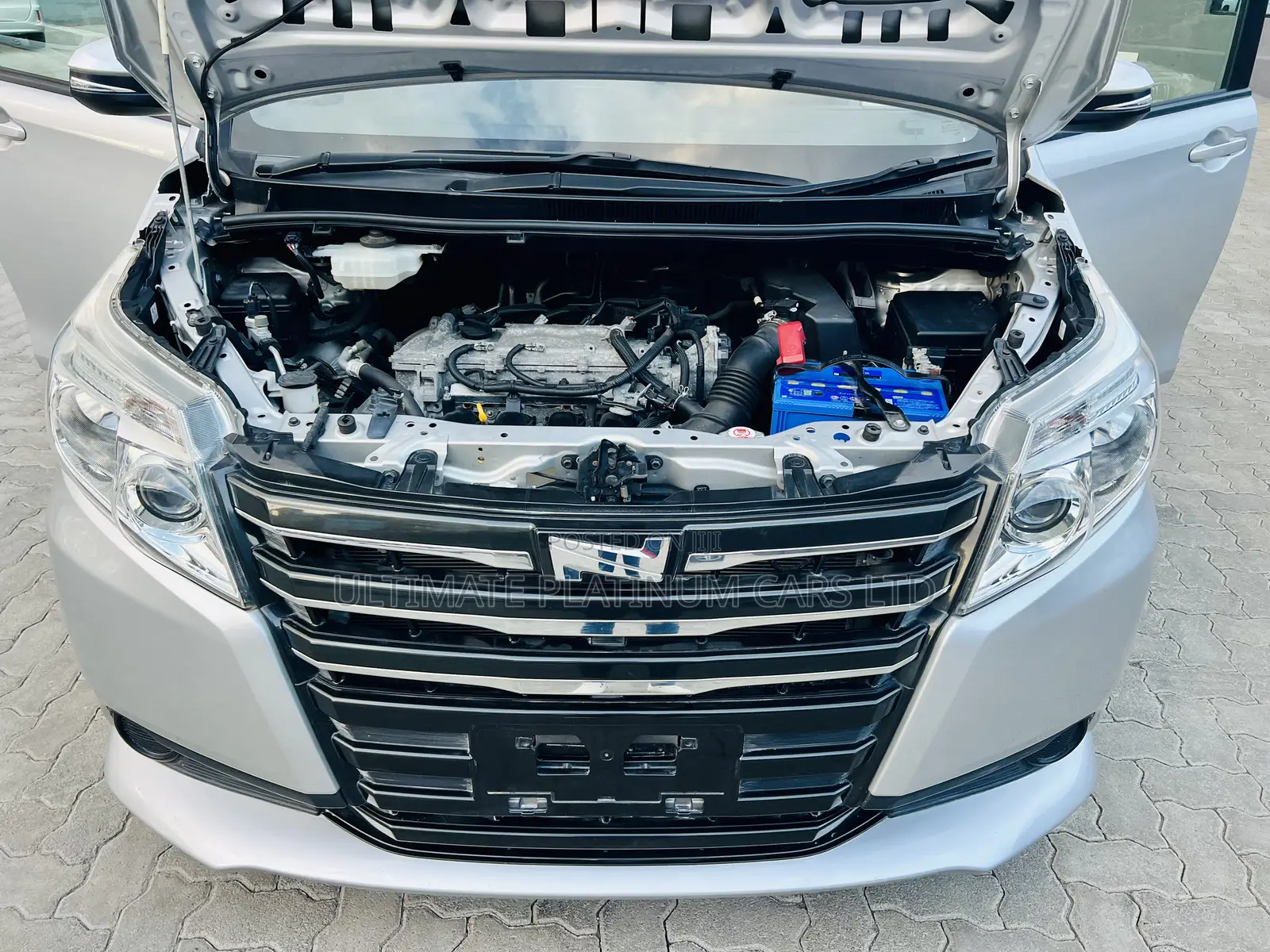 Toyota Noah 2.0 AWD (8 Seater) 2017 Silver