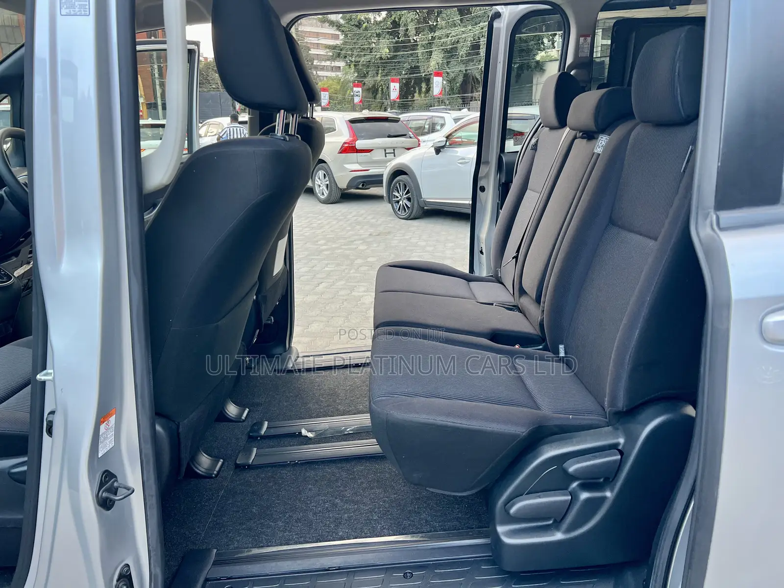 Toyota Noah 2.0 AWD (8 Seater) 2017 Silver
