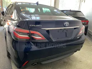 Toyota Crown 2018 Blue