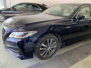 Toyota Crown 2018 Blue