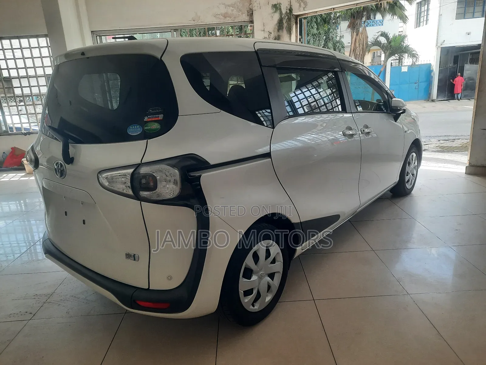 Toyota Sienta 1.5 Hybrid FWD (6-seater) 2018 White