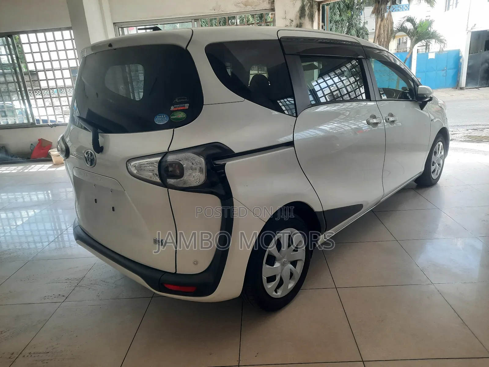 Toyota Sienta 1.5 Hybrid FWD (6-seater) 2018 White