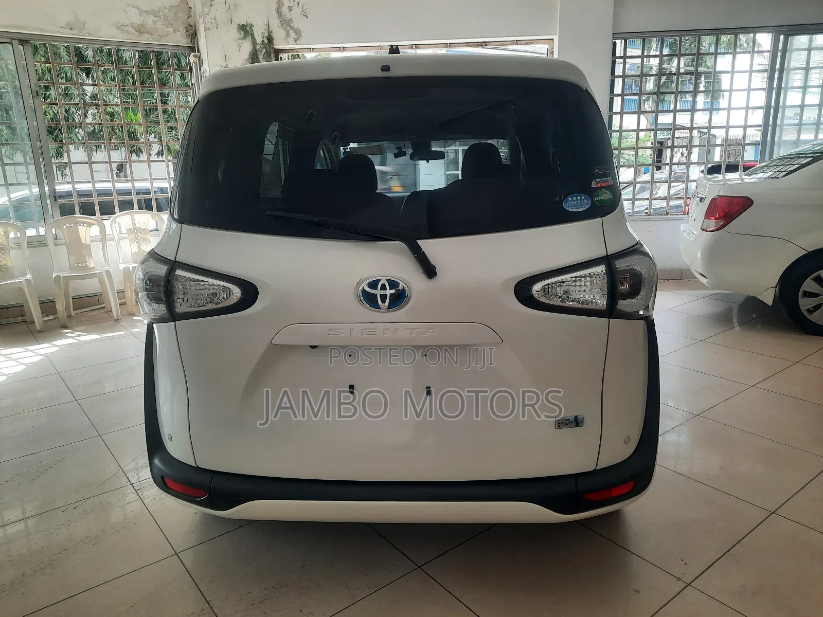 Toyota Sienta 1.5 Hybrid FWD (6-seater) 2018 White