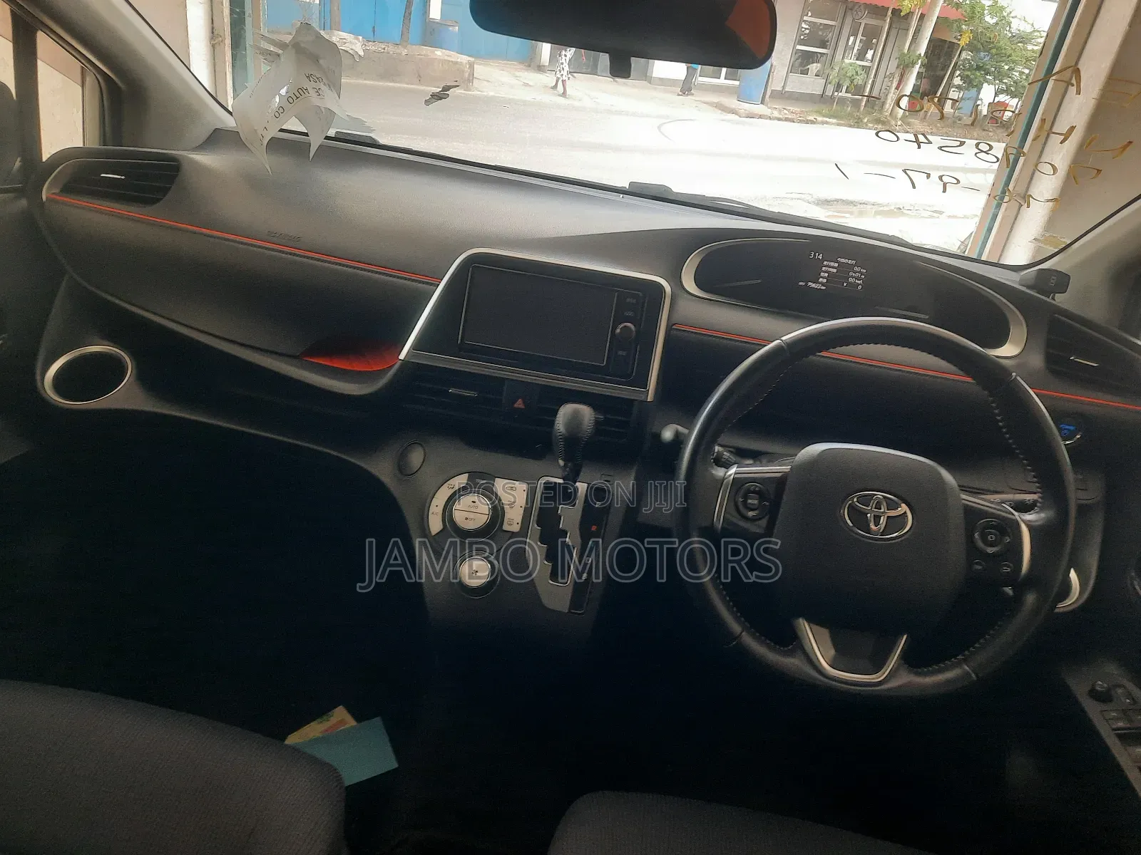 Toyota Sienta 1.5 Hybrid FWD (6-seater) 2018 White