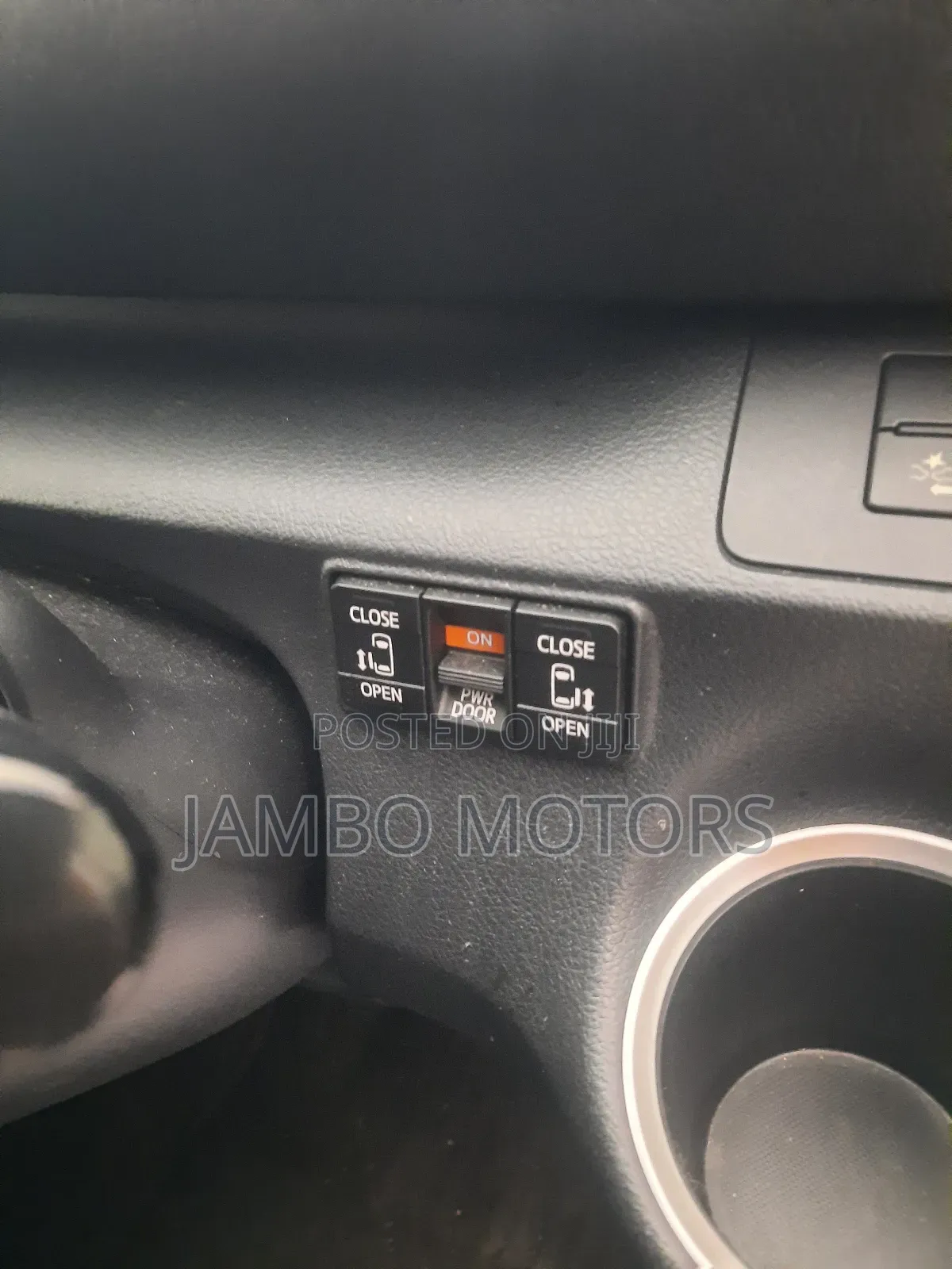 Toyota Sienta 1.5 Hybrid FWD (6-seater) 2018 White
