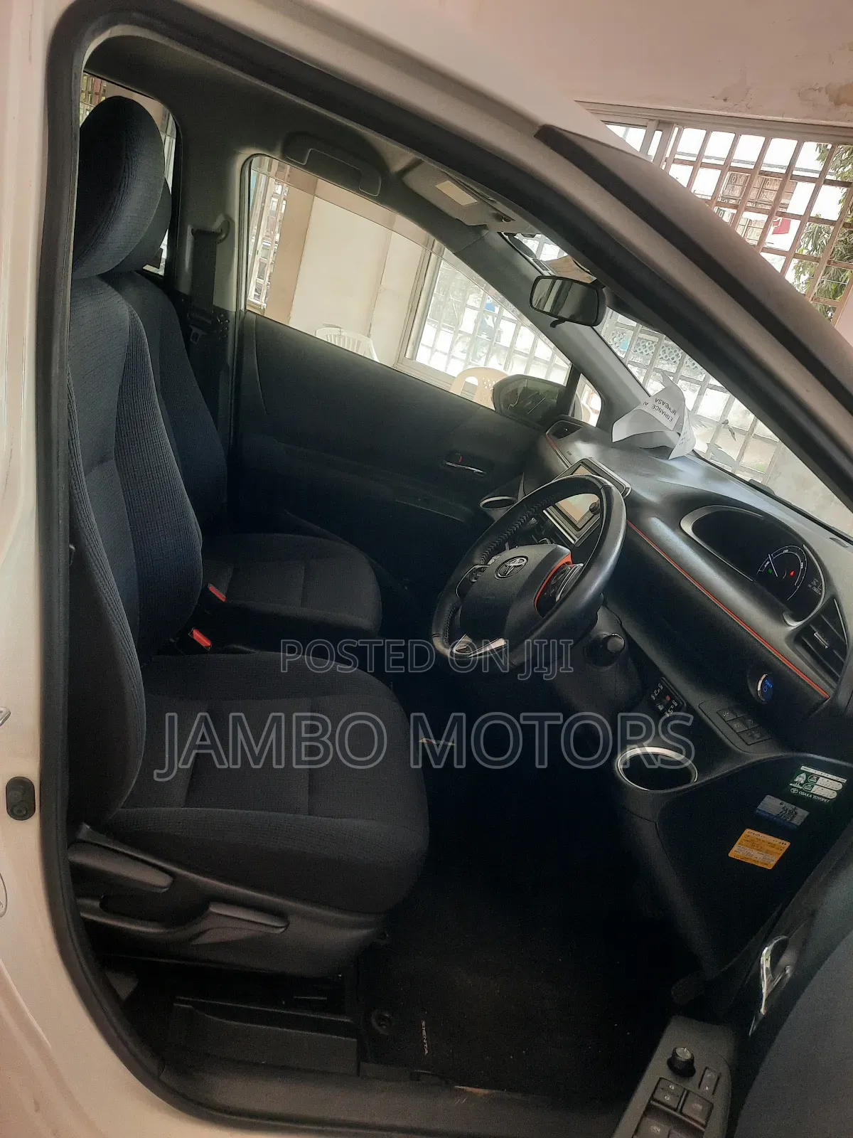 Toyota Sienta 1.5 Hybrid FWD (6-seater) 2018 White