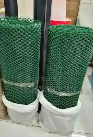 Heavy Gauge Plastic Poultry Mesh, 50m by 1 M - thumbnail 2