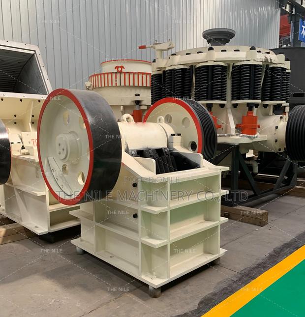 Small Portable Mini Jaw Stone Gold Ore Crusher Machine - main view