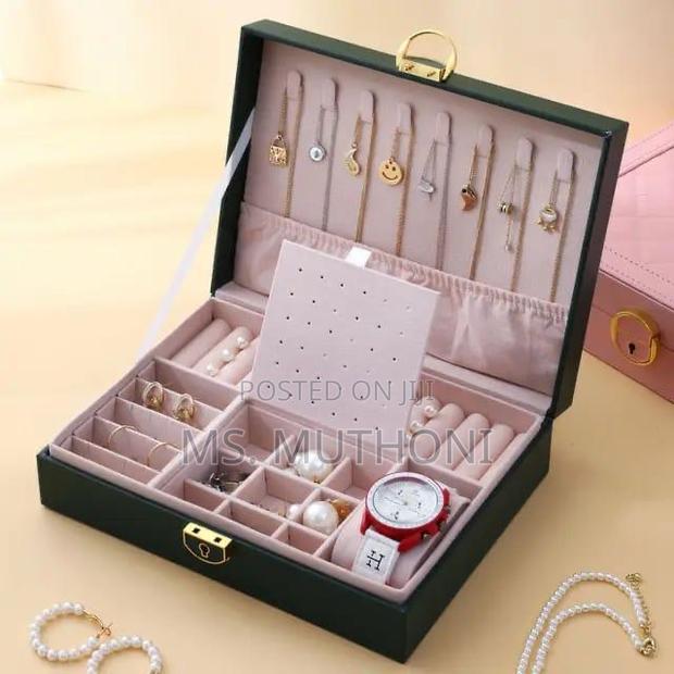 *Exquisite Large Capacity Travel / Jewelry Organizer*
