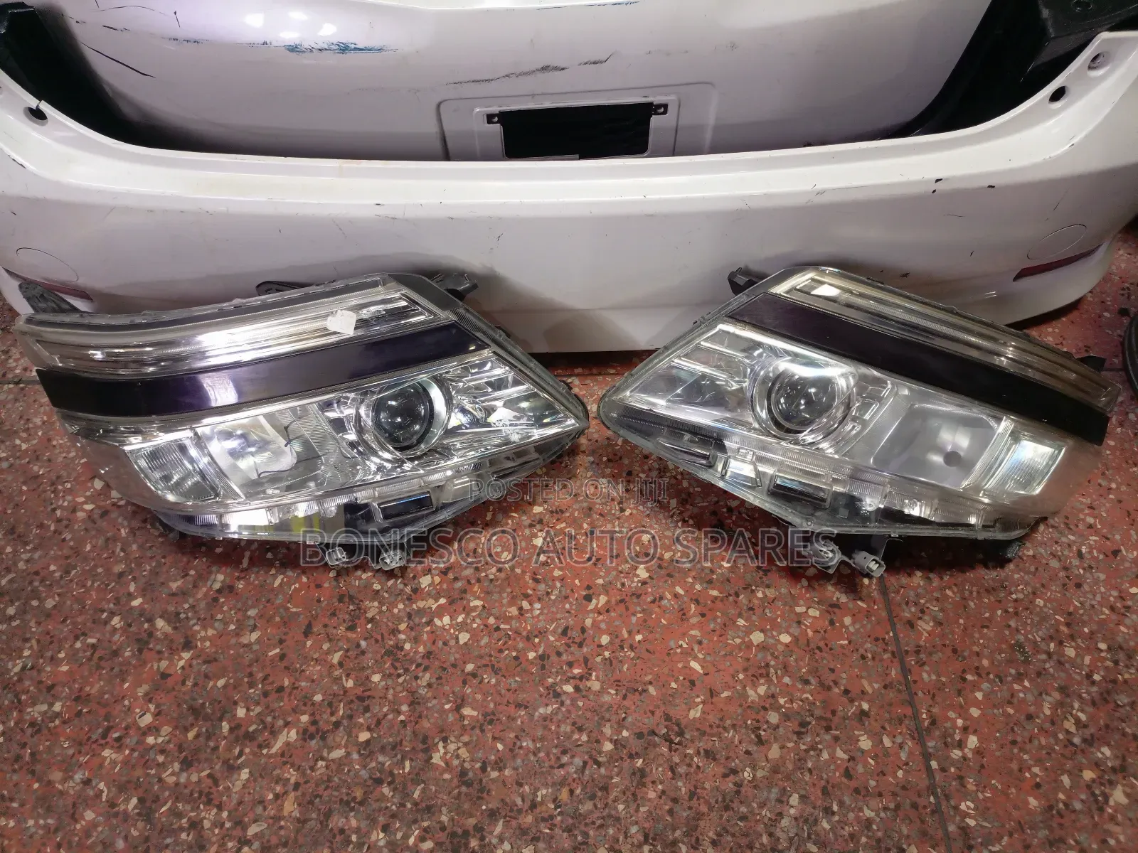 Toyota Voxy Xenon Headlights Assembly(R80, 2014_2017 Model)