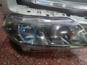 Suzuki Escudo/ Granda Vitara Right Xenon Headlight Assembly