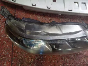 Suzuki Escudo/ Granda Vitara Right Xenon Headlight Assembly
