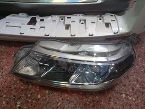 Suzuki Vitara/ Escudo Left Xenon Headlight Assembly
