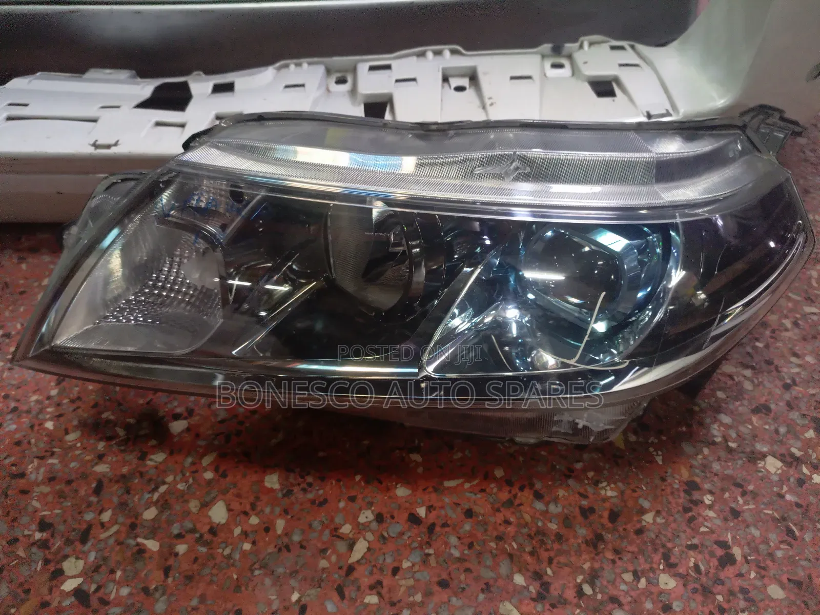Suzuki Vitara/ Escudo Left Xenon Headlight Assembly