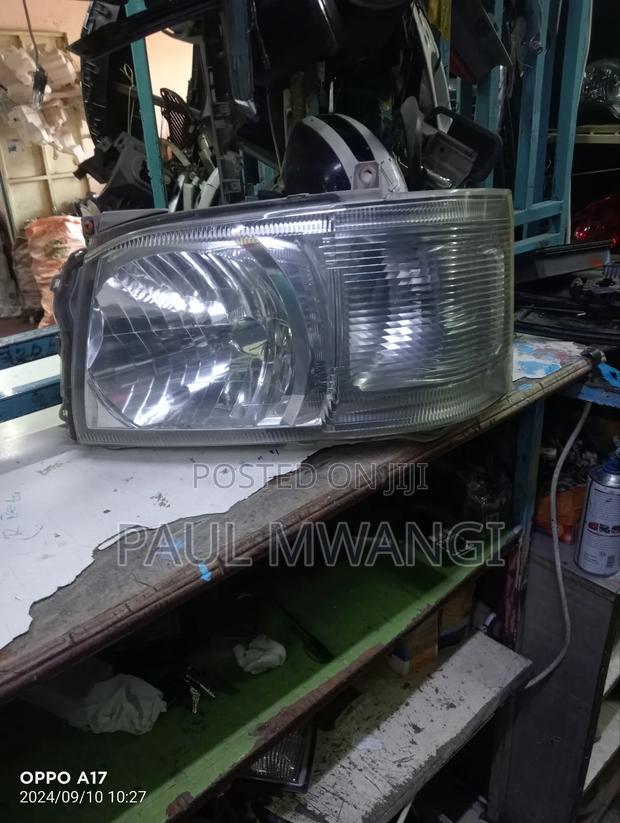 Head Light Toyota Hiace 7l Model 2007/2010