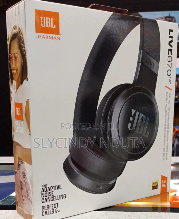 JBL Live 670NC Headphones
