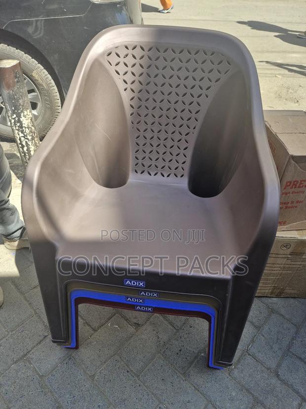 Adix Easy Chair With Arms
