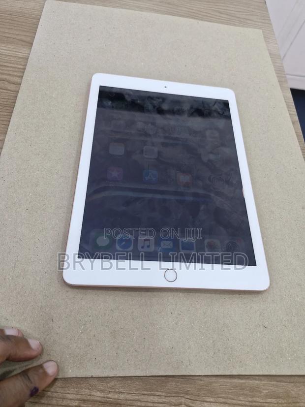 Apple iPad 9.7 32 GB - thumbnail 6