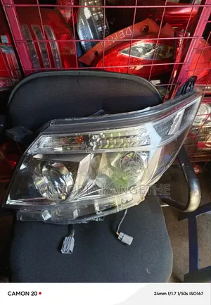 Noah 2015 Headlight