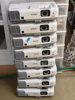 Epson Powerlite 915w - main view