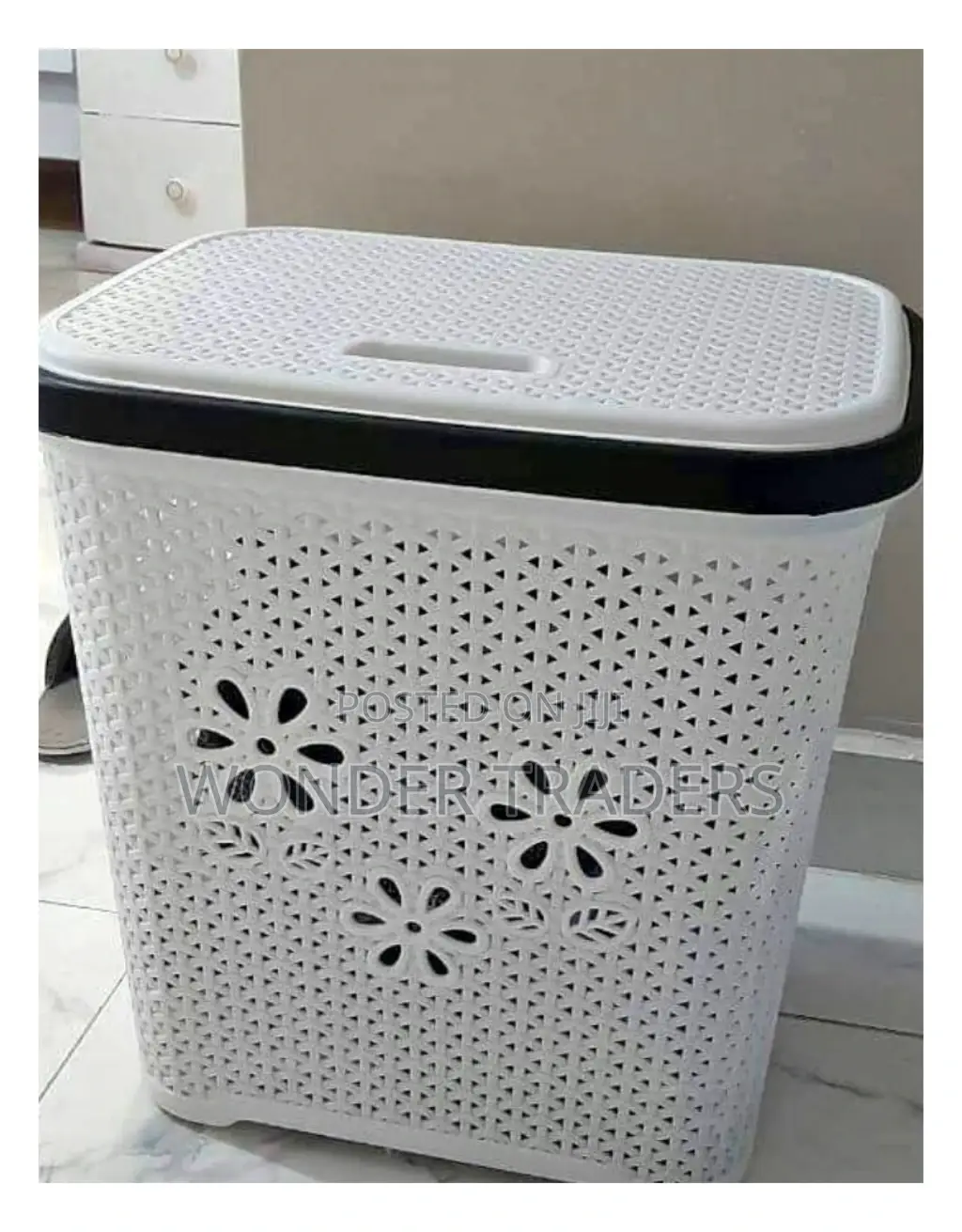 Laundry Basket With a Lid*