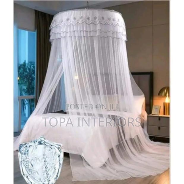 White Round Mosquito Nets With a Canopy Top Bed Nets