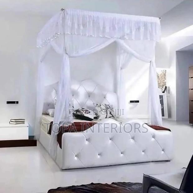 White Mosquito Nets With Four Metallic Stands Mesh Nets