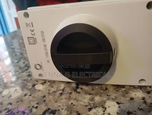 Waterproof DC Isolator Switch Enclosure for 32A Solar